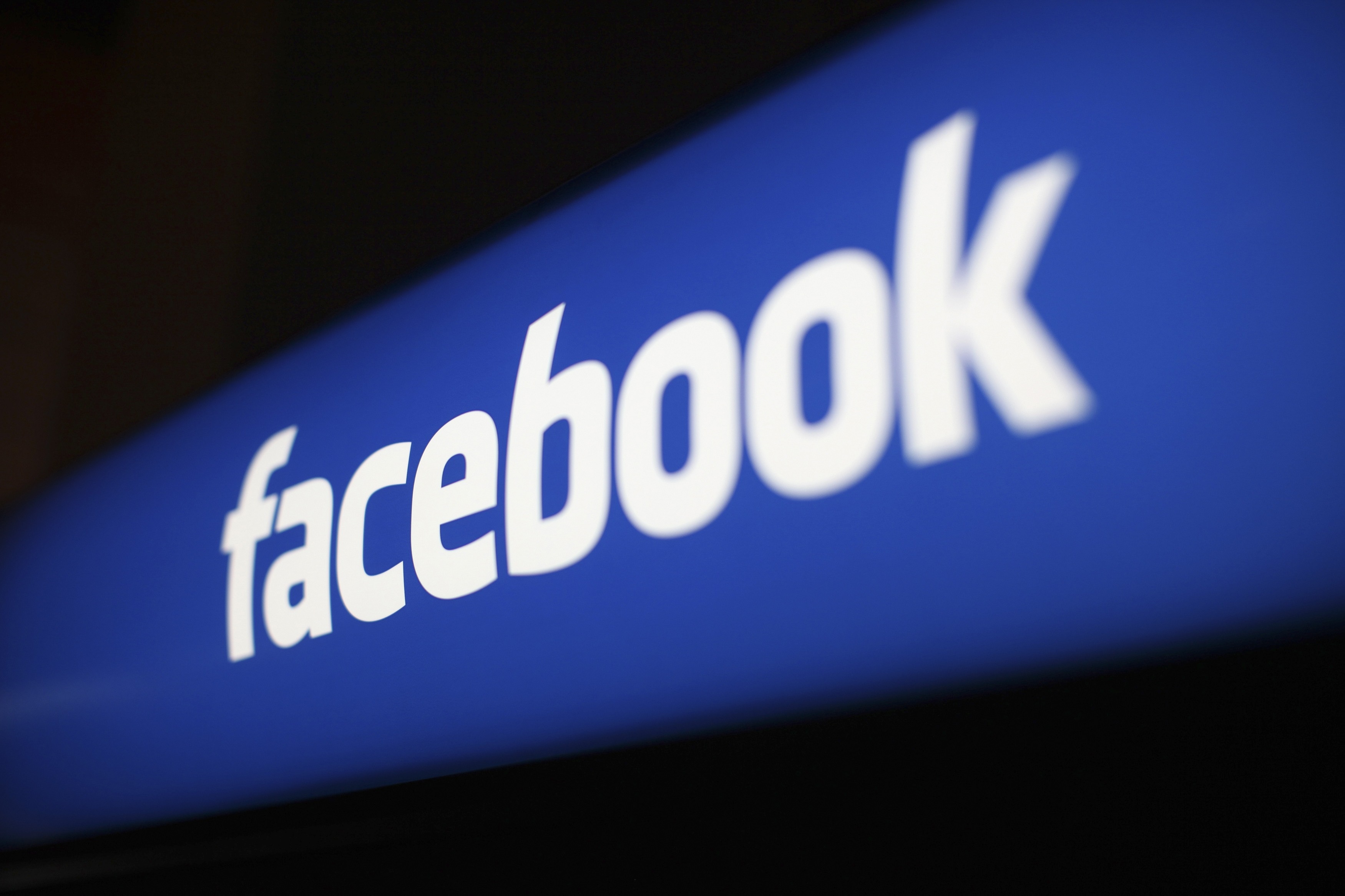 فيسبوك تعتزم إضافة ميزة تتيح تحديد من سيرث حساب من يتوفى من مستخدميها